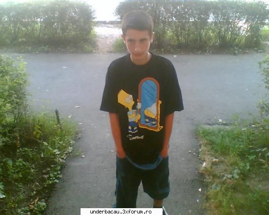 well.. i like him either ways.. plus eu l-am cunoscut knd avea par scurt.. si era : x .. and here's