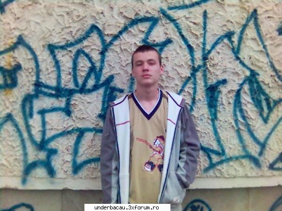 Peretii Bacauani! - blocu` celui mai bun tovarash - GRAFFITI Writing